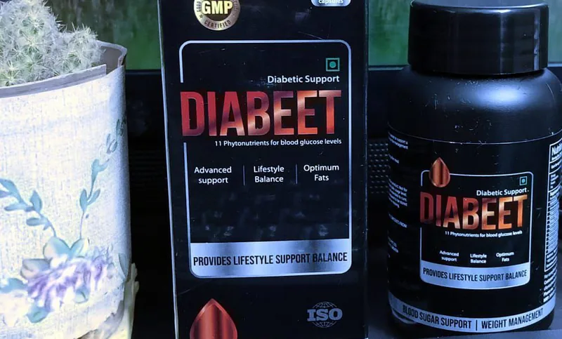 Diabeet capsule box next to the black bottle on a desk